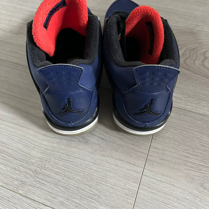 The Air Jordan 4 Retro Winterized “Loyal Blue” (CQ9745-401) reimagines the classic silhouette with a cold-weather upgrade. Crafted in premium Loyal Blue leather with rubberized panels and fleece-lined interiors for added warmth, it combines performance with rugged luxury. Released in December 2019, this model channels the look of the rare “Eminem Encore” 4s, making it a standout piece in the Jordan lineup.