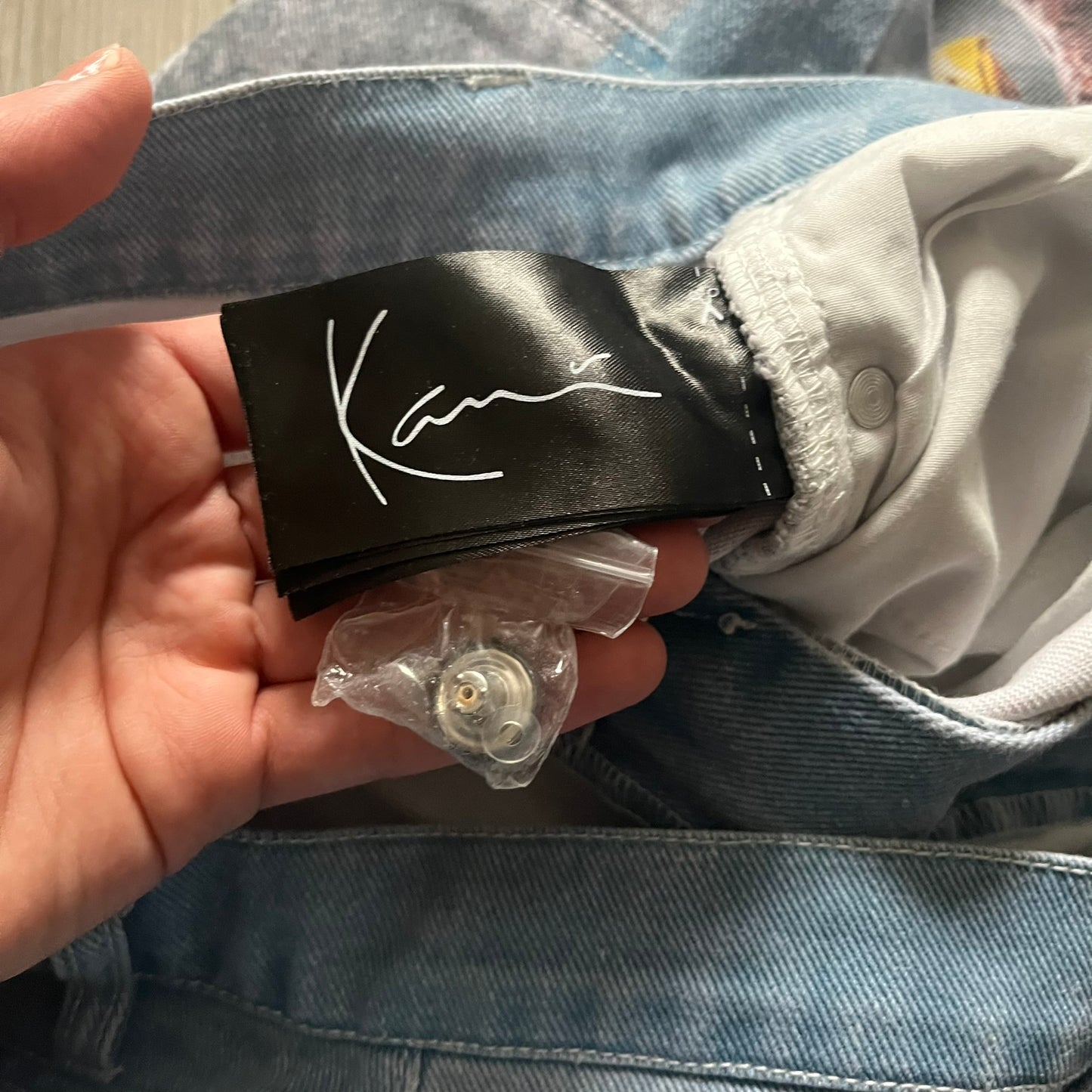 The Karl Kani Signature Eagle Printed Jeans feature a multi-tone eagle graphic over a mountain landscape on a classic blue denim base. Made from 100% cotton, these baggy jeans have a relaxed, wide-leg fit with straight cut legs, a button and zip fastening, and embroidered Karl Kani branding on the back and front pockets. The all-over print extends across the front and back, creating a unique and vintage-inspired look from the FW22 Season.