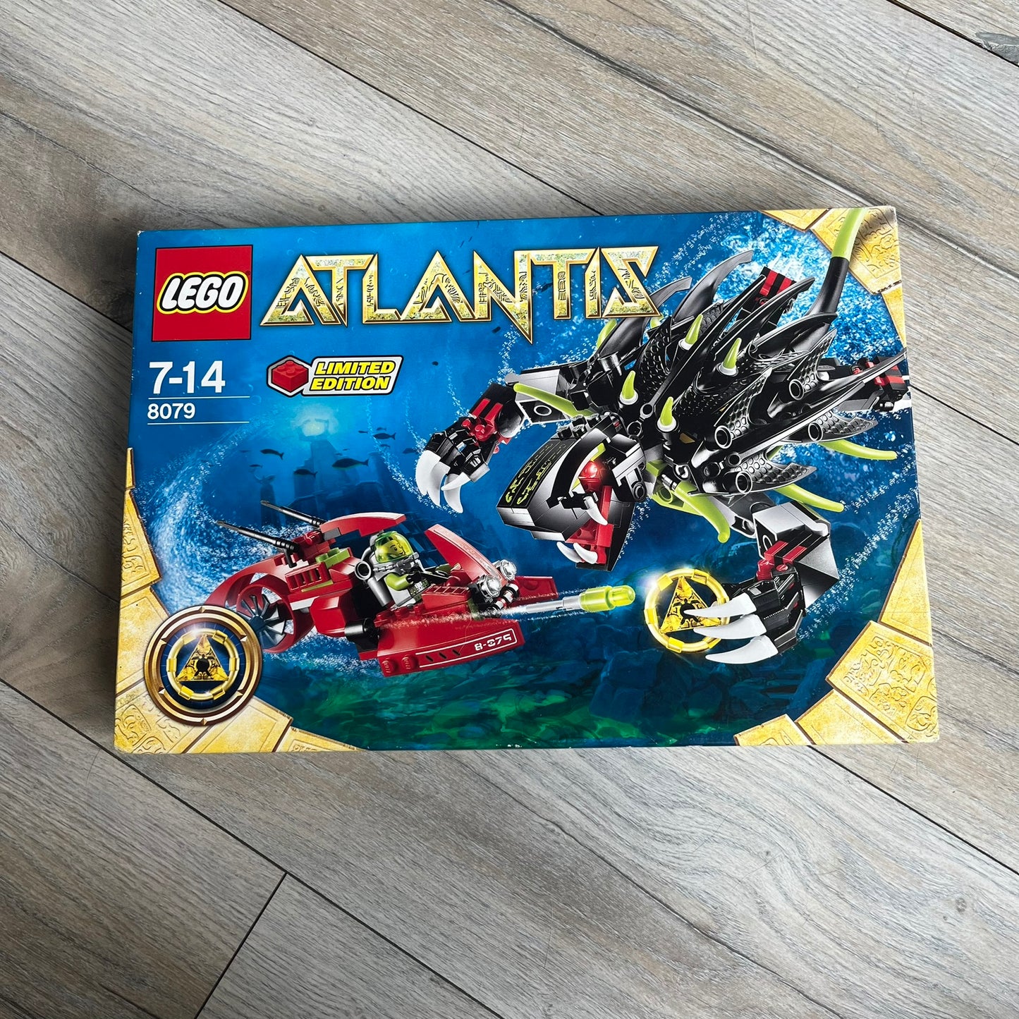 LEGO Atlantis 8079 Shadow Snapper Set is a 2010 release consisting of 246 pieces. The set includes a Shadow Snapper creature, a combat sub with dual flick-launching torpedoes and spinning propeller, a deep-sea diver minifigure (Lance Spears), a Monster Turtle, and an exclusive yellow Atlantis treasure key. The Shadow Snapper measures approximately 20 cm in length, while the sub measures around 12 cm.