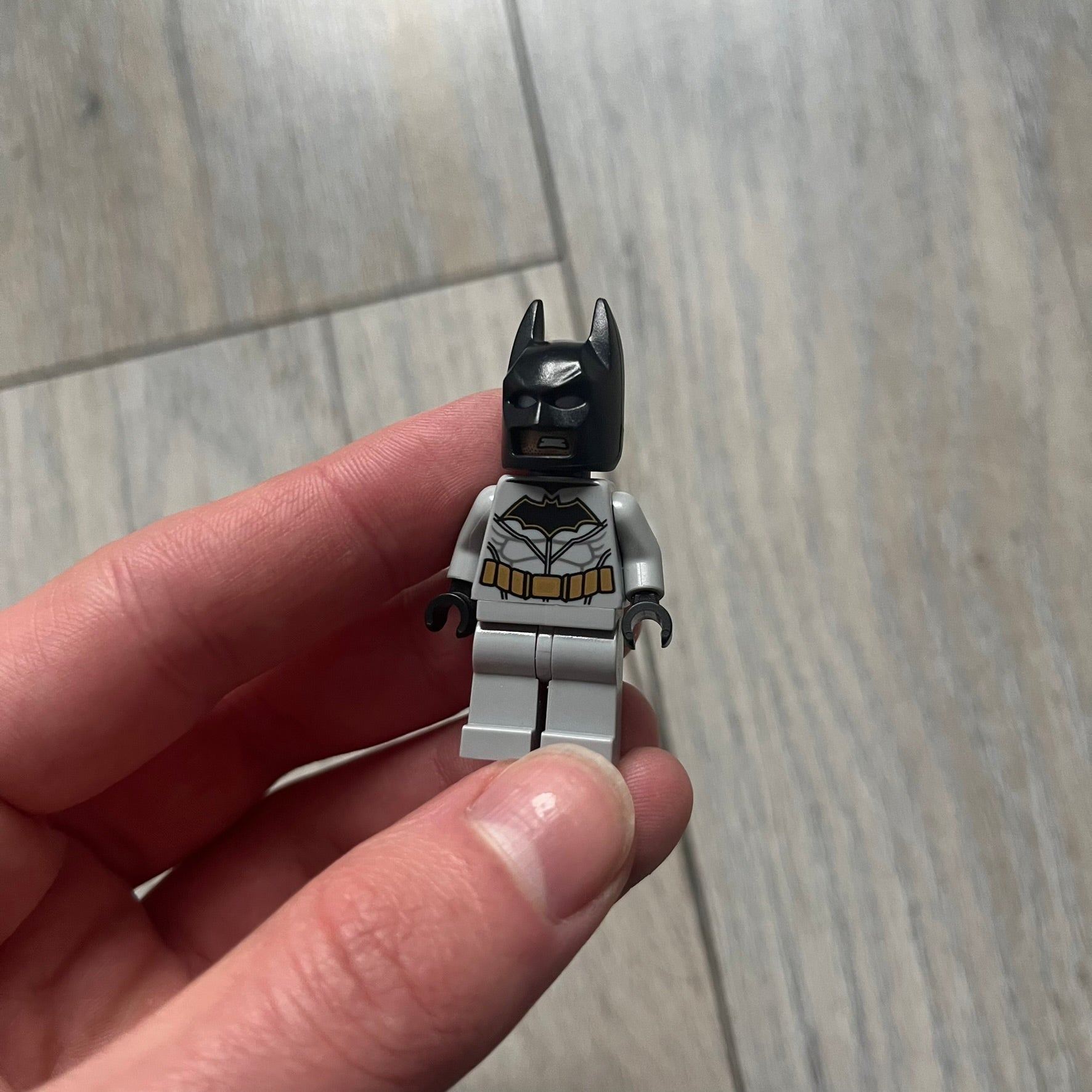 LEGO Batman & Joker 10 Minifigures is a collection of 10 LEGO minifigures featuring Batman and Joker characters from various sets. The lot includes 4x sh0312, 1x sh458, 1x sh151, 1x sh304, 1x sh354, 1x sh515, and 1x 30533c02. Figures come in different conditions and originate from multiple official LEGO releases.