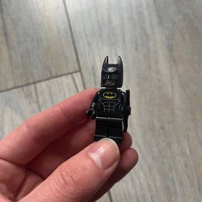 LEGO Batman & Joker 10 Minifigures is a collection of 10 LEGO minifigures featuring Batman and Joker characters from various sets. The lot includes 4x sh0312, 1x sh458, 1x sh151, 1x sh304, 1x sh354, 1x sh515, and 1x 30533c02. Figures come in different conditions and originate from multiple official LEGO releases.