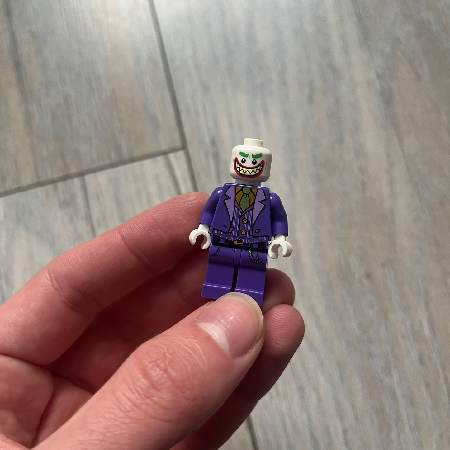 LEGO Batman & Joker 10 Minifigures is a collection of 10 LEGO minifigures featuring Batman and Joker characters from various sets. The lot includes 4x sh0312, 1x sh458, 1x sh151, 1x sh304, 1x sh354, 1x sh515, and 1x 30533c02. Figures come in different conditions and originate from multiple official LEGO releases.