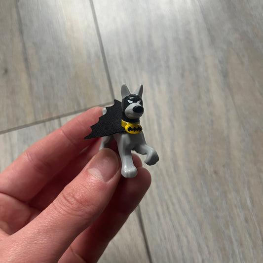 LEGO Batman & Joker 10 Minifigures is a collection of 10 LEGO minifigures featuring Batman and Joker characters from various sets. The lot includes 4x sh0312, 1x sh458, 1x sh151, 1x sh304, 1x sh354, 1x sh515, and 1x 30533c02. Figures come in different conditions and originate from multiple official LEGO releases.