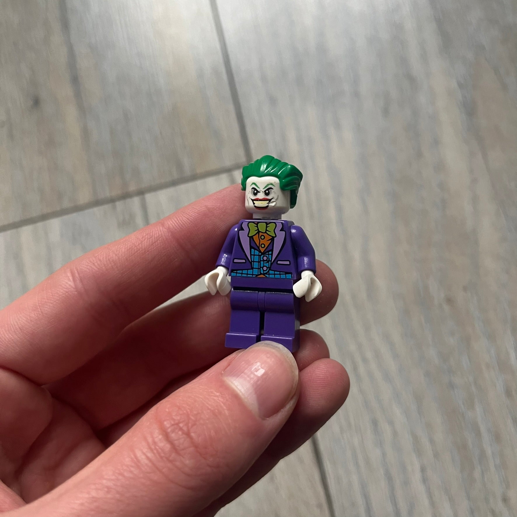LEGO Batman & Joker 10 Minifigures is a collection of 10 LEGO minifigures featuring Batman and Joker characters from various sets. The lot includes 4x sh0312, 1x sh458, 1x sh151, 1x sh304, 1x sh354, 1x sh515, and 1x 30533c02. Figures come in different conditions and originate from multiple official LEGO releases.