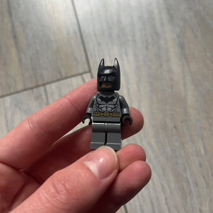 LEGO Batman & Joker 10 Minifigures is a collection of 10 LEGO minifigures featuring Batman and Joker characters from various sets. The lot includes 4x sh0312, 1x sh458, 1x sh151, 1x sh304, 1x sh354, 1x sh515, and 1x 30533c02. Figures come in different conditions and originate from multiple official LEGO releases.
