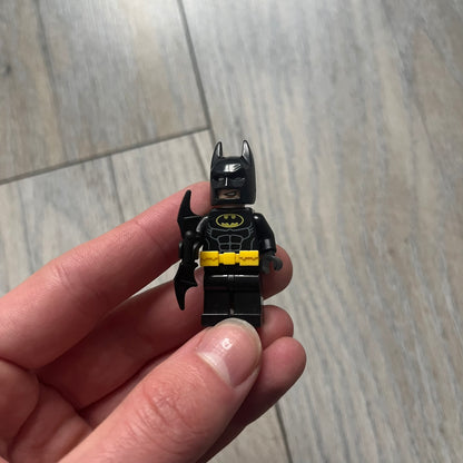LEGO Batman & Joker 10 Minifigures is a collection of 10 LEGO minifigures featuring Batman and Joker characters from various sets. The lot includes 4x sh0312, 1x sh458, 1x sh151, 1x sh304, 1x sh354, 1x sh515, and 1x 30533c02. Figures come in different conditions and originate from multiple official LEGO releases.