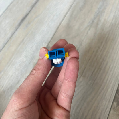 LEGO Kingdoms 853088 Majisto Wizard Keychain is a 2011 release featuring a LEGO Kingdoms Wizard (Majisto) minifigure attached to a sturdy metal key chain. The minifigure is fixed to the chain and designed for use as a keychain or backpack accessory.