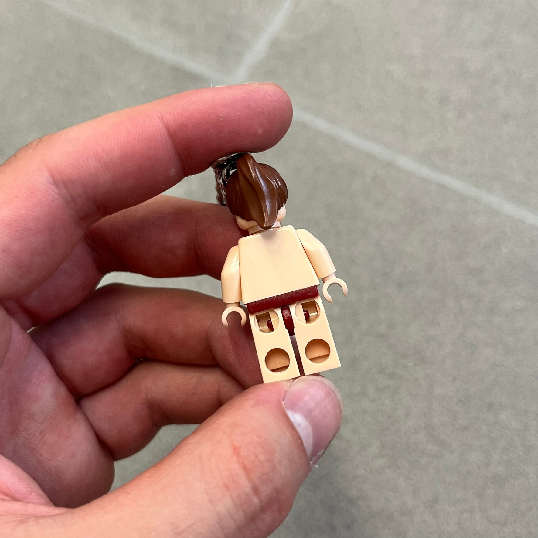 LEGO Star Wars 851938 Princess Leia Key Chain is a 2007 LEGO Gear accessory featuring a Princess Leia minifigure attached to a metal key ring and chain. The figure is permanently fixed to the chain and cannot be removed. The minifigure depicts Princess Leia in her bikini outfit from Jabba’s sail barge scene in Star Wars: Return of the Jedi.