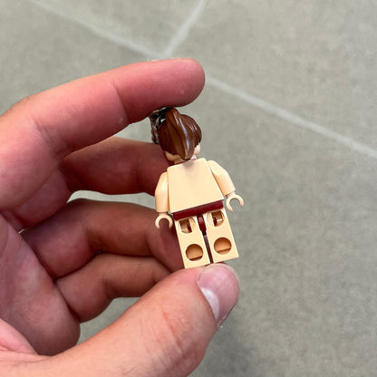 LEGO Star Wars 851938 Princess Leia Key Chain is a 2007 LEGO Gear accessory featuring a Princess Leia minifigure attached to a metal key ring and chain. The figure is permanently fixed to the chain and cannot be removed. The minifigure depicts Princess Leia in her bikini outfit from Jabba’s sail barge scene in Star Wars: Return of the Jedi.