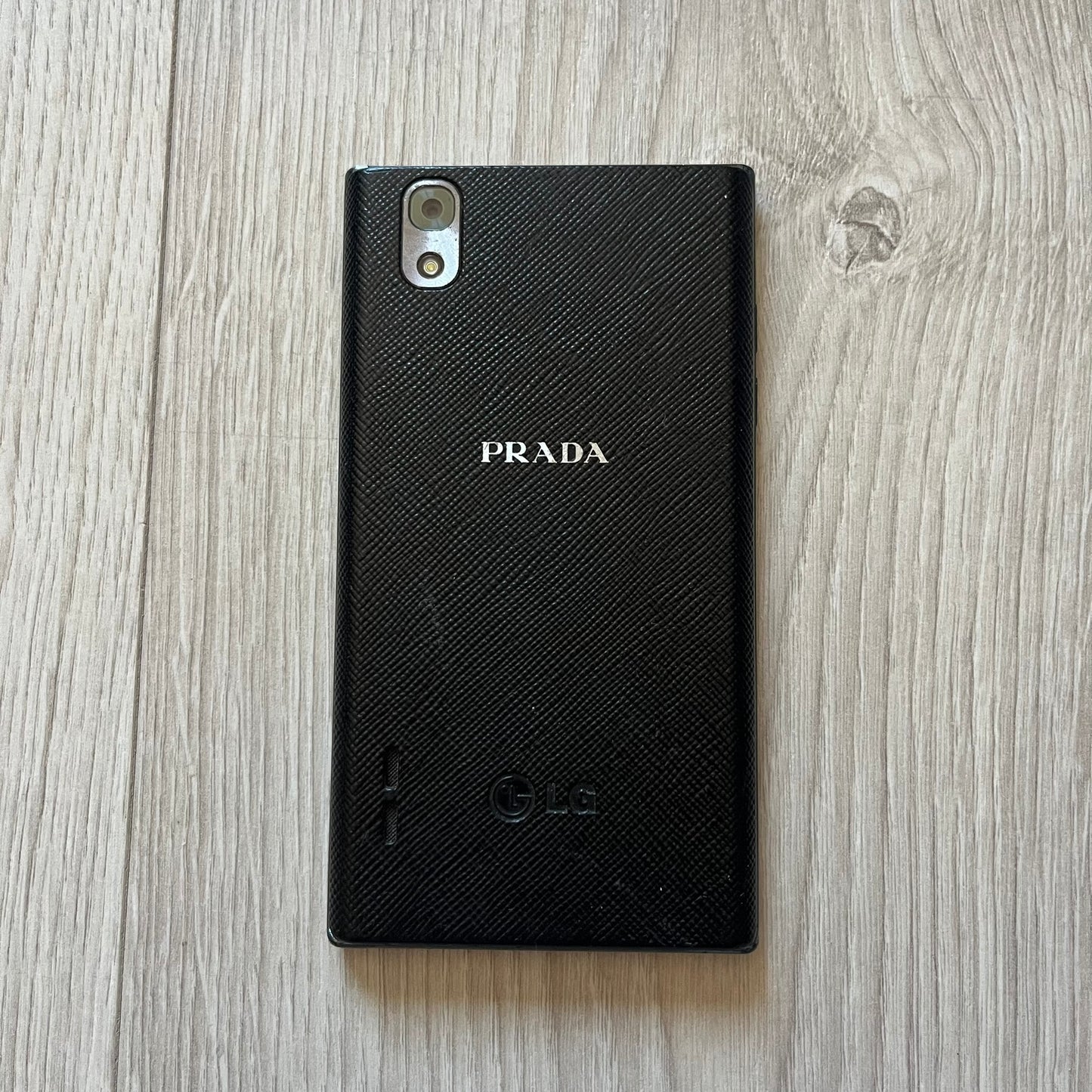 Non-functional LG Prada 3.0 P940 with cracked display, perfect for repair or as a display item. This model represents the last collaboration between LG and Prada, combining luxury design with early 2010s smartphone tech. A rare find despite its condition.
