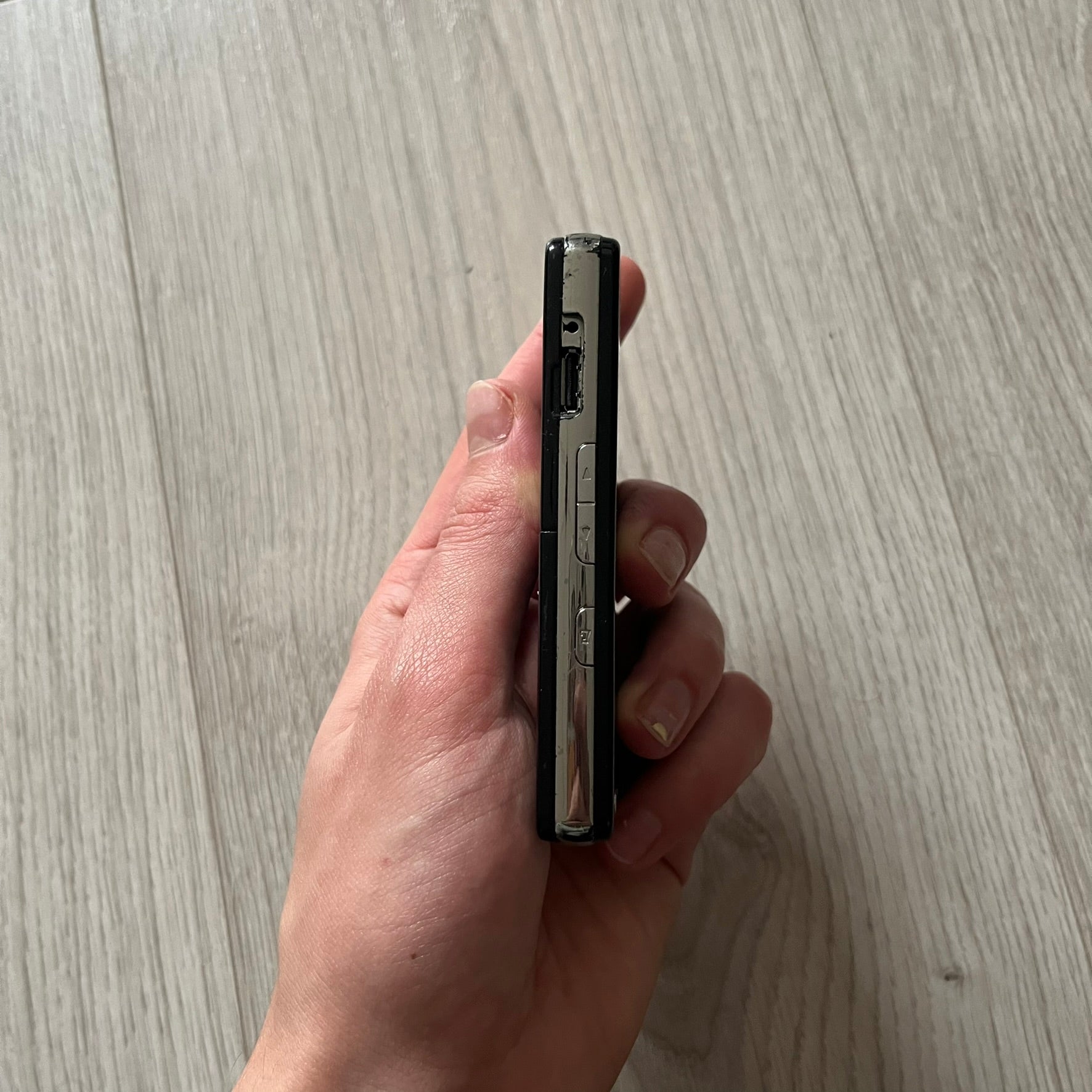 The LG Prada KE850, a groundbreaking collaboration between LG and Prada marked the world’s first capacitive touchscreen phone. Finished in sleek black with minimalist Prada aesthetics, it features media playback, Bluetooth, and expandable memory.&nbsp;