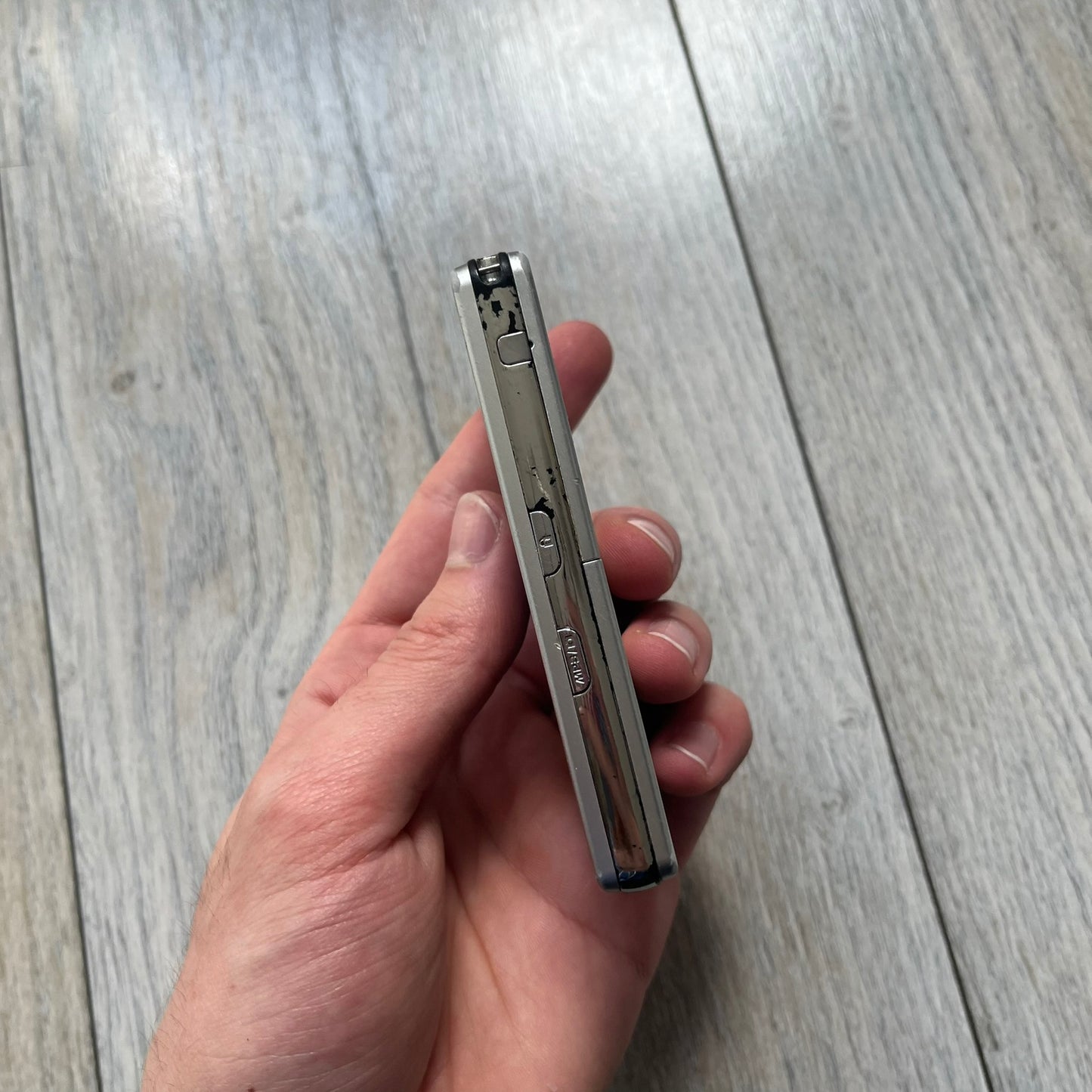 The LG Prada KE850, a groundbreaking collaboration between LG and Prada marked the world’s first capacitive touchscreen phone. Finished in silver and gray with minimalist Prada aesthetics, it features media playback, Bluetooth, and expandable memory. Sim locked.