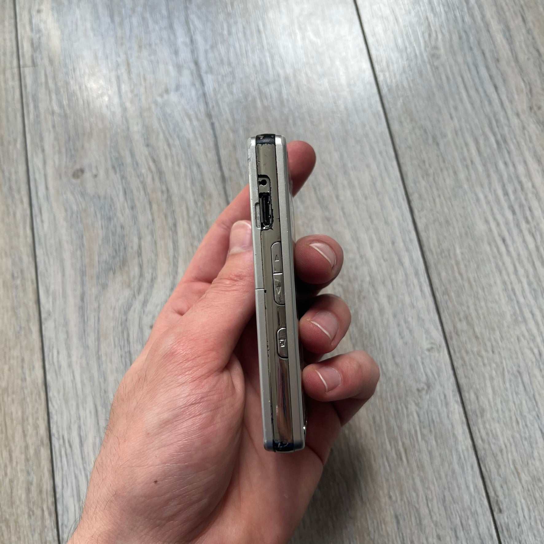 The LG Prada KE850, a groundbreaking collaboration between LG and Prada marked the world’s first capacitive touchscreen phone. Finished in silver and gray with minimalist Prada aesthetics, it features media playback, Bluetooth, and expandable memory. Sim locked.