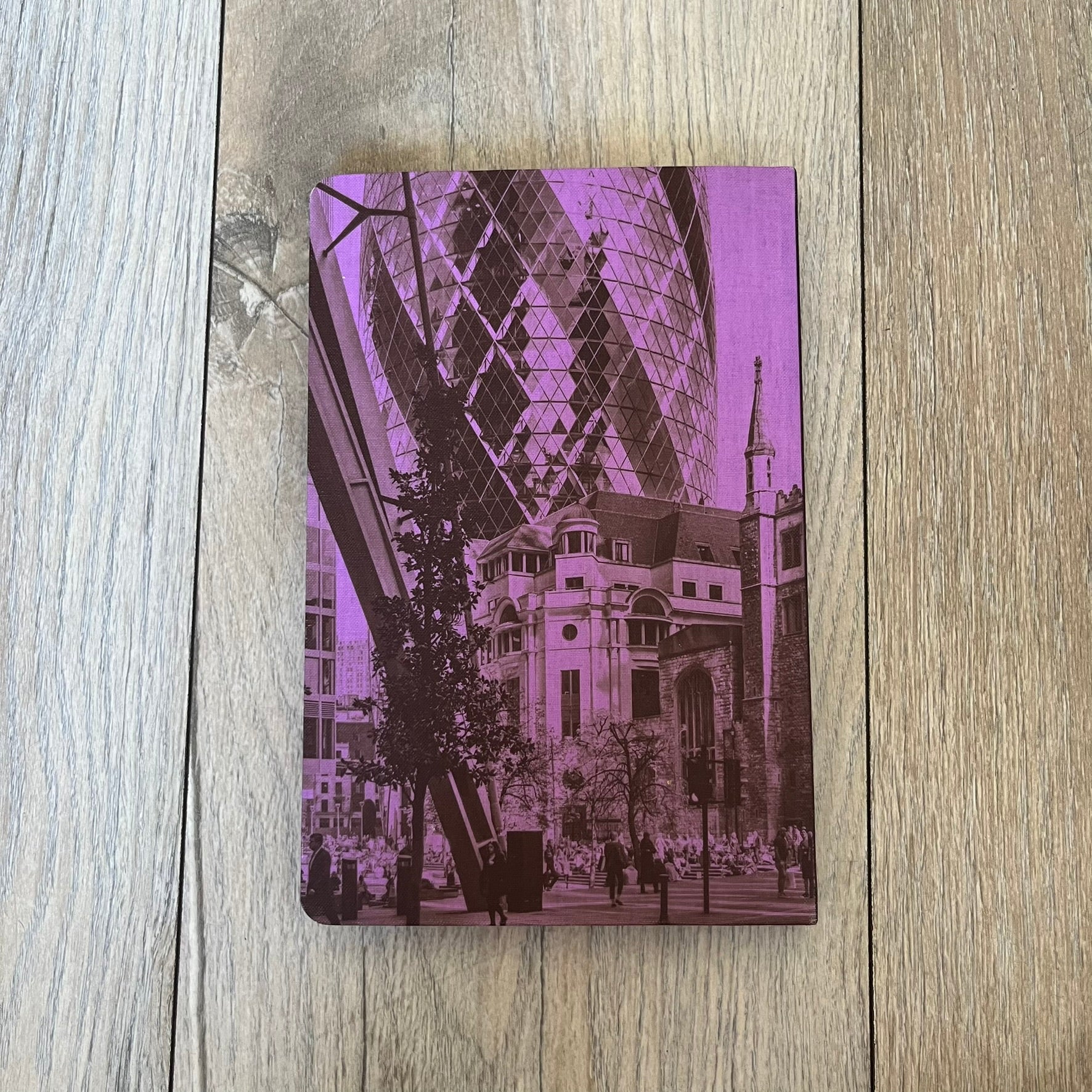 Louis Vuitton 'London' City Guide Book – único13