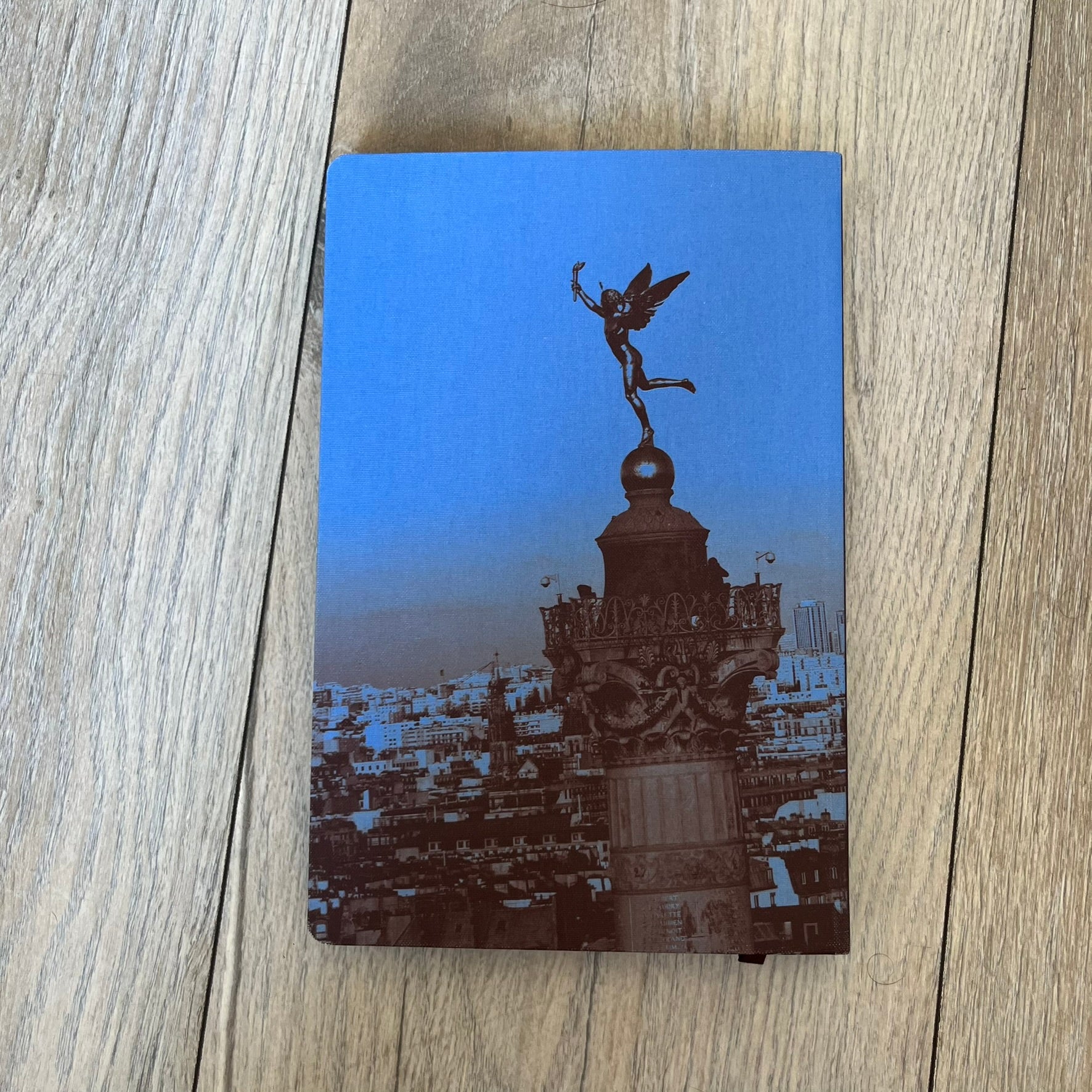  Louis Vuitton Paris City Guide is an English-language travel guide featuring 360 pages with a cloth-bound hardcover. Measuring 12.4 × 9.5 inches, it includes recommendations for hotels, restaurants, museums, shopping, and cultural attractions throughout Paris. The edition features guest contributions by Enzo Lefort, photography by the Tendance Floue collective, and writing by Pierre Leonforte, Pierre Groppo, Katia Kulawick-Assante, François Simon, Isabelle Valembras-Dahirel, Marie-Hélène Brunet-Lhoste, Lau