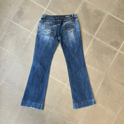 Love Moschino Hearts Bootcut Jeans feature blue denim with a white washed effect around the knees and a bootcut construction. They have a gold-tone Love Moschino button and two back pockets with raised horizontal heart-shaped stitching. Made from 98% cotton and 2% elastane.
