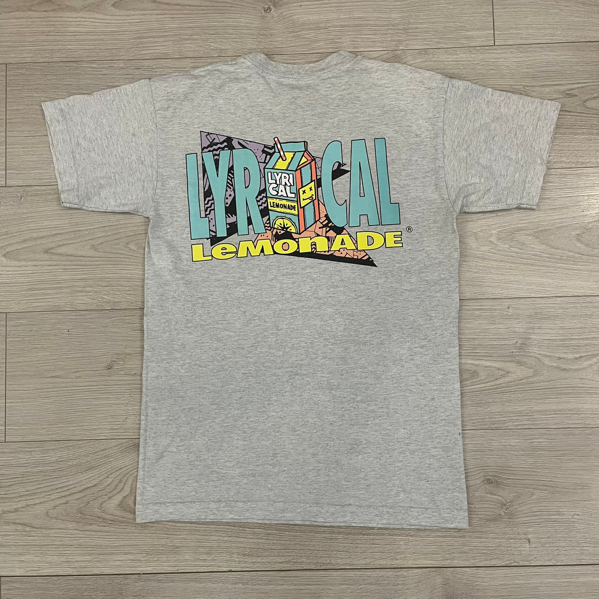 Lyrical Lemonade Everyday Essentials Gray Tee – único13