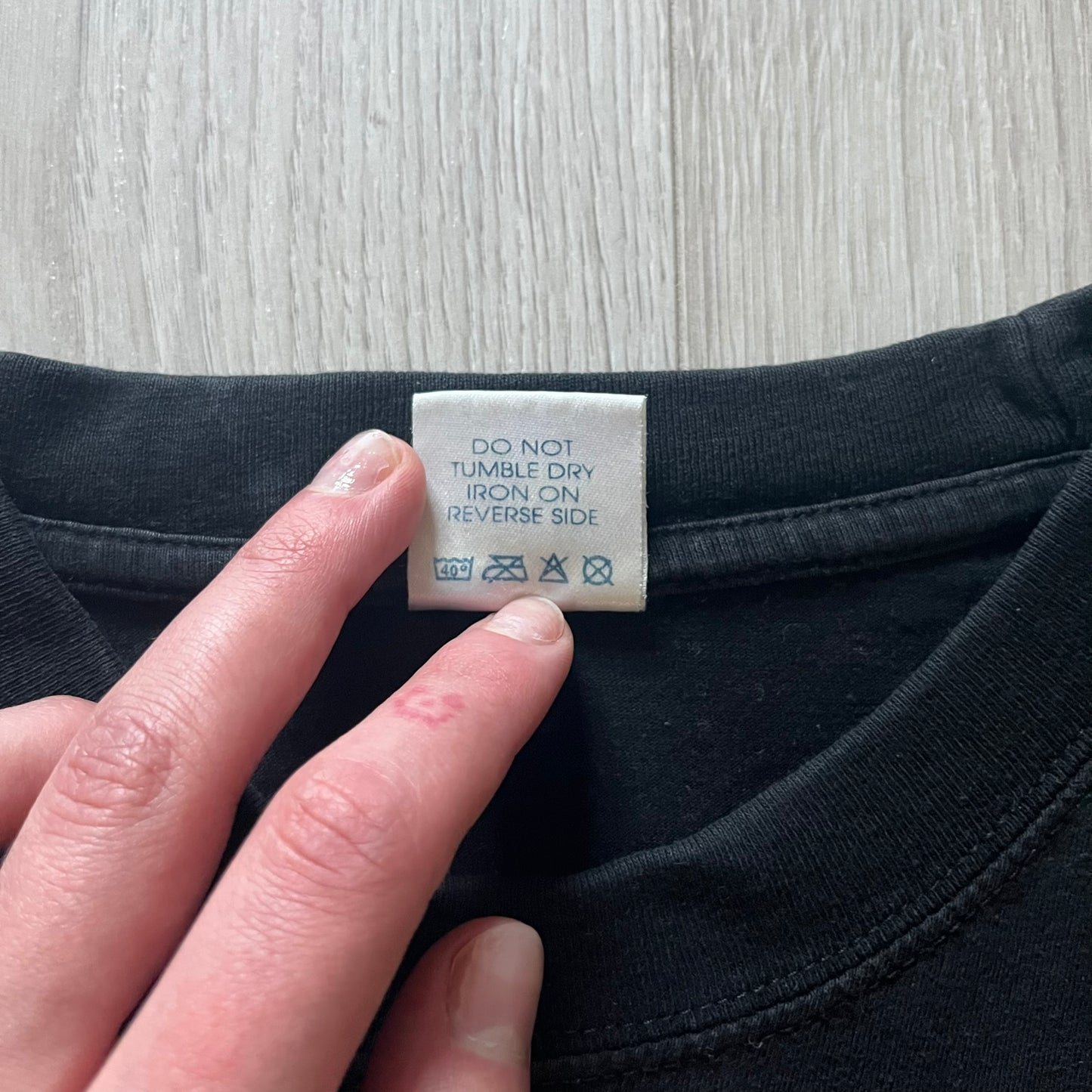 Marilyn Manson Holy Wood Face Tee from 2000, made on a black BG blank. Features a large front graphic of Manson’s face with signature white makeup, red accents, and eye contact. The back includes red Marilyn Manson text with a small 2000 Giant license, great piece from the Holy Wood era.