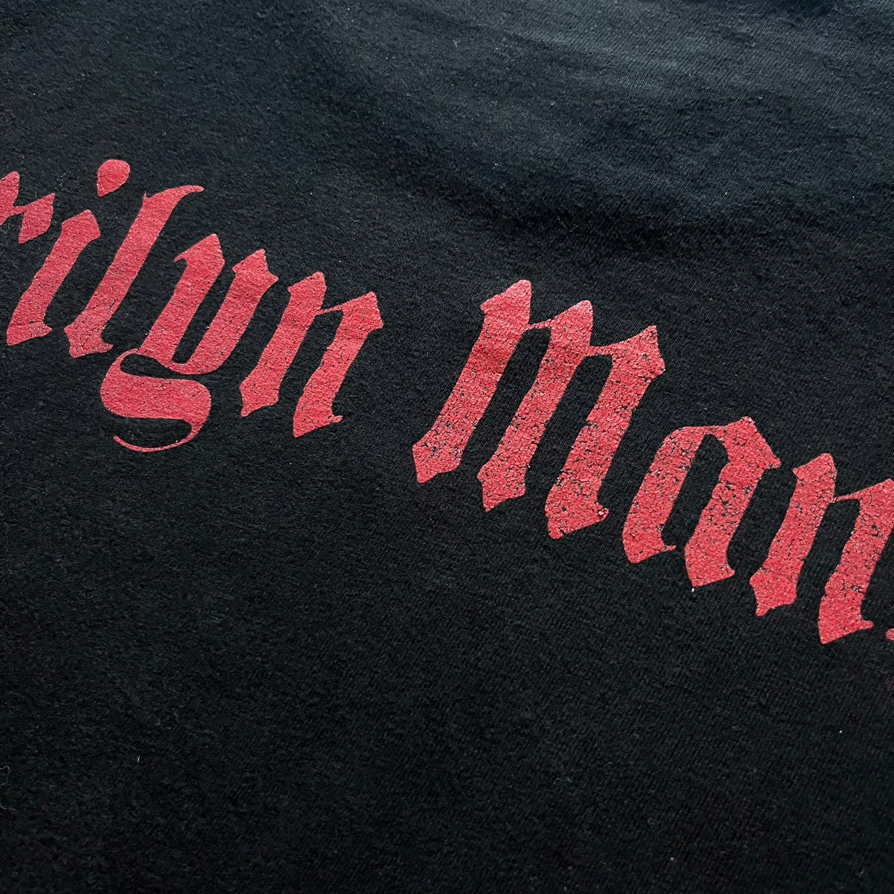 Marilyn Manson Holy Wood Face Tee from 2000, made on a black BG blank. Features a large front graphic of Manson’s face with signature white makeup, red accents, and eye contact. The back includes red Marilyn Manson text with a small 2000 Giant license, great piece from the Holy Wood era.