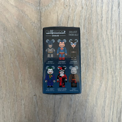 Medicom Toy BE@RBRICK 100% Chase Batman: Hush Series Blind Box (Series 1) is a collectible figure release from Medicom Toy based on the comic storyline Batman: Hush. Each blind box contains one random 100% scale BE@RBRICK figure with articulation at the neck, shoulders, and hips. The lineup includes characters such as Batman, Superman, Catwoman, The Joker, Harley Quinn, and Hush, with the specific figure only revealed upon opening.