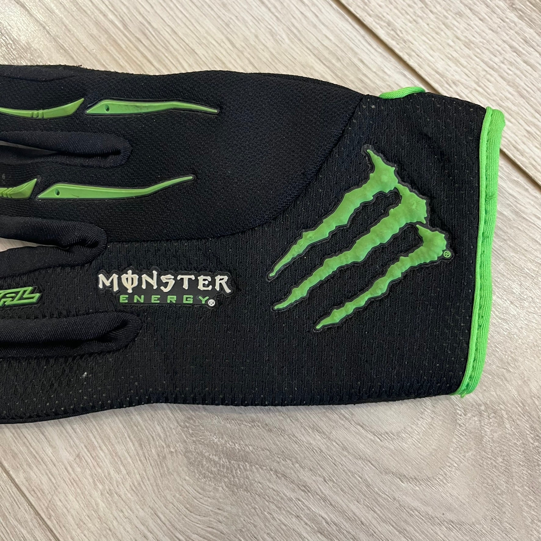 O’Neal’s Monster “Ricky Dietrich” Gloves combine professional racing technology with an iconic Monster Energy aesthetic. Designed for motocross and mountain biking, they feature a black base, green highlights, and bold Monster logos for maximum visual impact. Known for fit, control, and durability, these O’Neal riding gloves reflect over 30 years of performance innovation.