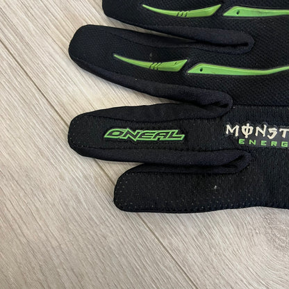 O’Neal’s Monster “Ricky Dietrich” Gloves combine professional racing technology with an iconic Monster Energy aesthetic. Designed for motocross and mountain biking, they feature a black base, green highlights, and bold Monster logos for maximum visual impact. Known for fit, control, and durability, these O’Neal riding gloves reflect over 30 years of performance innovation.