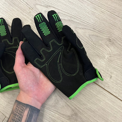 O’Neal’s Monster “Ricky Dietrich” Gloves combine professional racing technology with an iconic Monster Energy aesthetic. Designed for motocross and mountain biking, they feature a black base, green highlights, and bold Monster logos for maximum visual impact. Known for fit, control, and durability, these O’Neal riding gloves reflect over 30 years of performance innovation.
