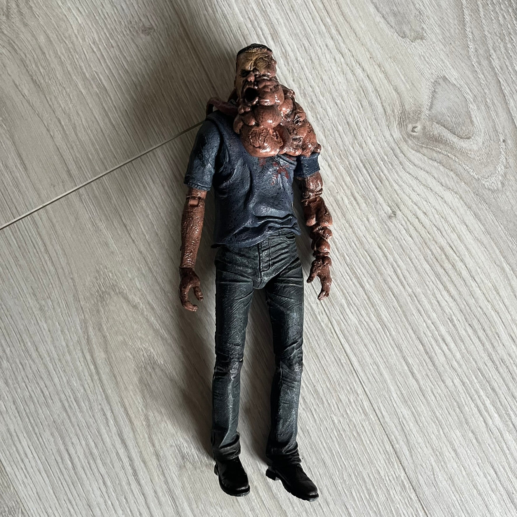 NECA Left 4 Dead Smoker Action Figure – único13