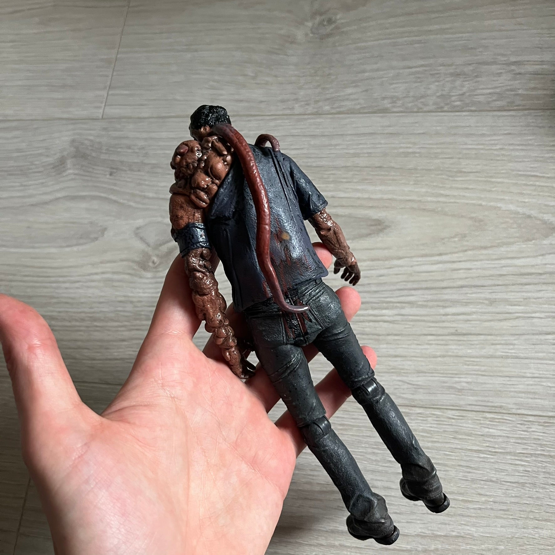 NECA Left 4 Dead Smoker Action Figure released in September 2012, based on the iconic zombie from Valve’s hit game L4D. Standing at 7-inch (1/12 scale), this plastic figure features detailed sculpting, articulation, and originally included a bendable tongue for dynamic posing (missing in this piece).