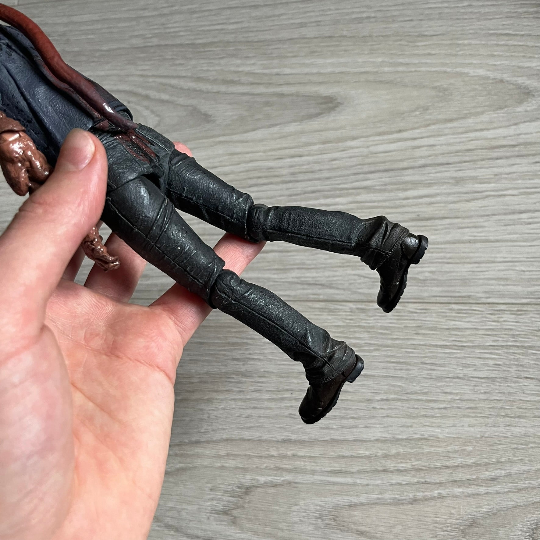 NECA Left 4 Dead Smoker Action Figure released in September 2012, based on the iconic zombie from Valve’s hit game L4D. Standing at 7-inch (1/12 scale), this plastic figure features detailed sculpting, articulation, and originally included a bendable tongue for dynamic posing (missing in this piece).