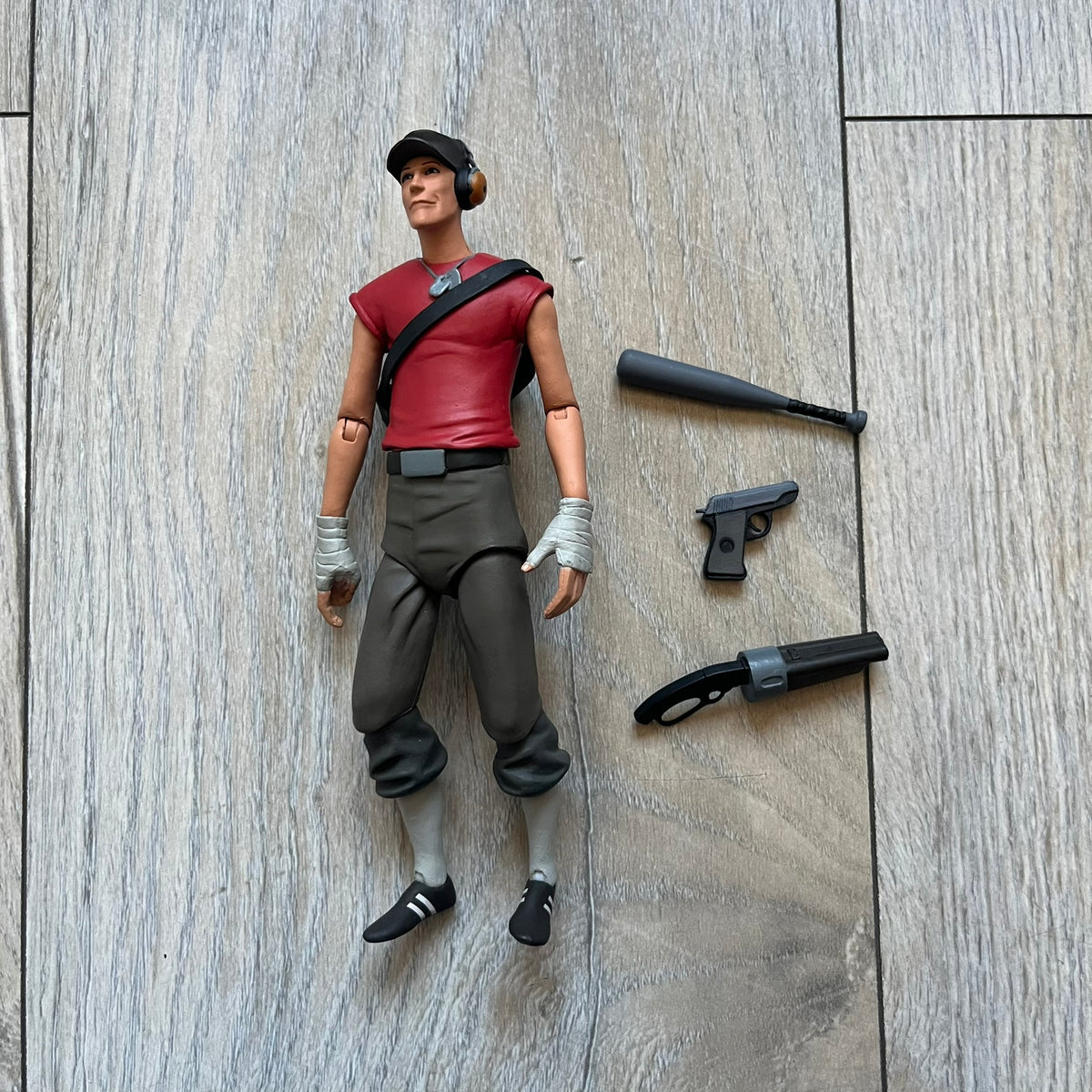 NECA Team Fortress 2 Red Scout Action Figure – único13