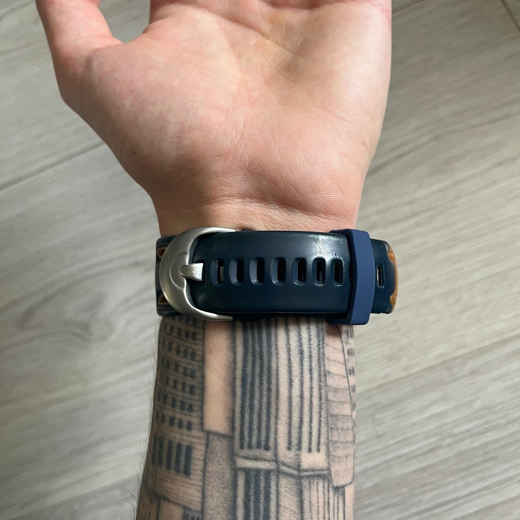 Nike Sports Chrono Cross Training Watch (WX0015) featuring a unique ana-digi “Covert” design with a partial hood over the analog dial. The display combines a three-hand analog setup with a curved dual-section LCD showing time, day, and mode. Water-resistant up to 50m and equipped with chronograph, timer, alarm, and dual-time functions, this model reflects Nike’s peak era of performance-driven digital innovation.