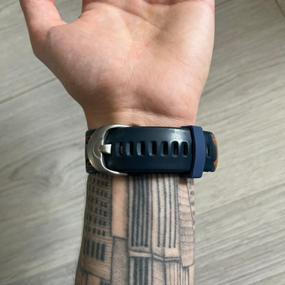 Nike Sports Chrono Cross Training Watch (WX0015) featuring a unique ana-digi “Covert” design with a partial hood over the analog dial. The display combines a three-hand analog setup with a curved dual-section LCD showing time, day, and mode. Water-resistant up to 50m and equipped with chronograph, timer, alarm, and dual-time functions, this model reflects Nike’s peak era of performance-driven digital innovation.