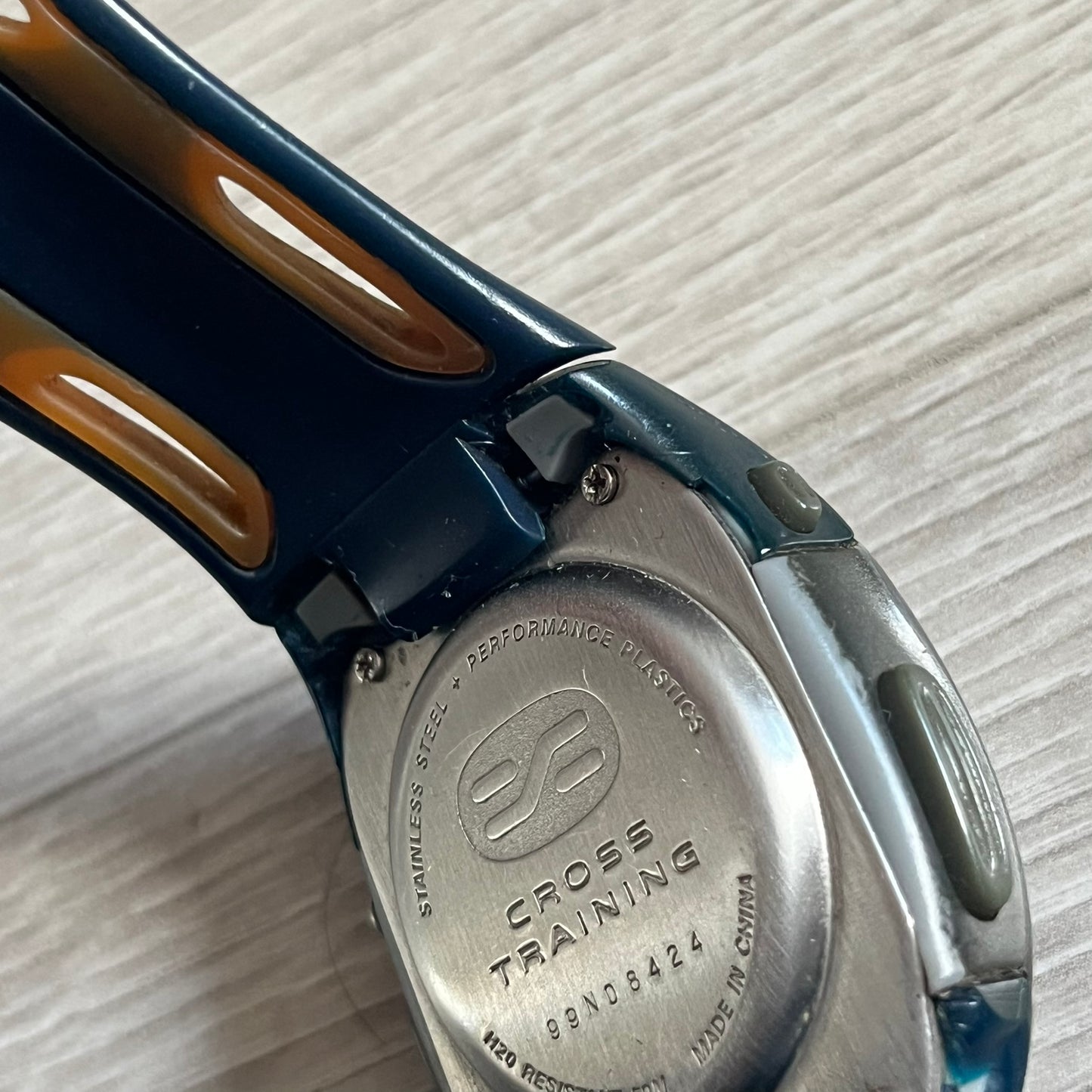 Nike Sports Chrono Cross Training Watch (WX0015) featuring a unique ana-digi “Covert” design with a partial hood over the analog dial. The display combines a three-hand analog setup with a curved dual-section LCD showing time, day, and mode. Water-resistant up to 50m and equipped with chronograph, timer, alarm, and dual-time functions, this model reflects Nike’s peak era of performance-driven digital innovation.