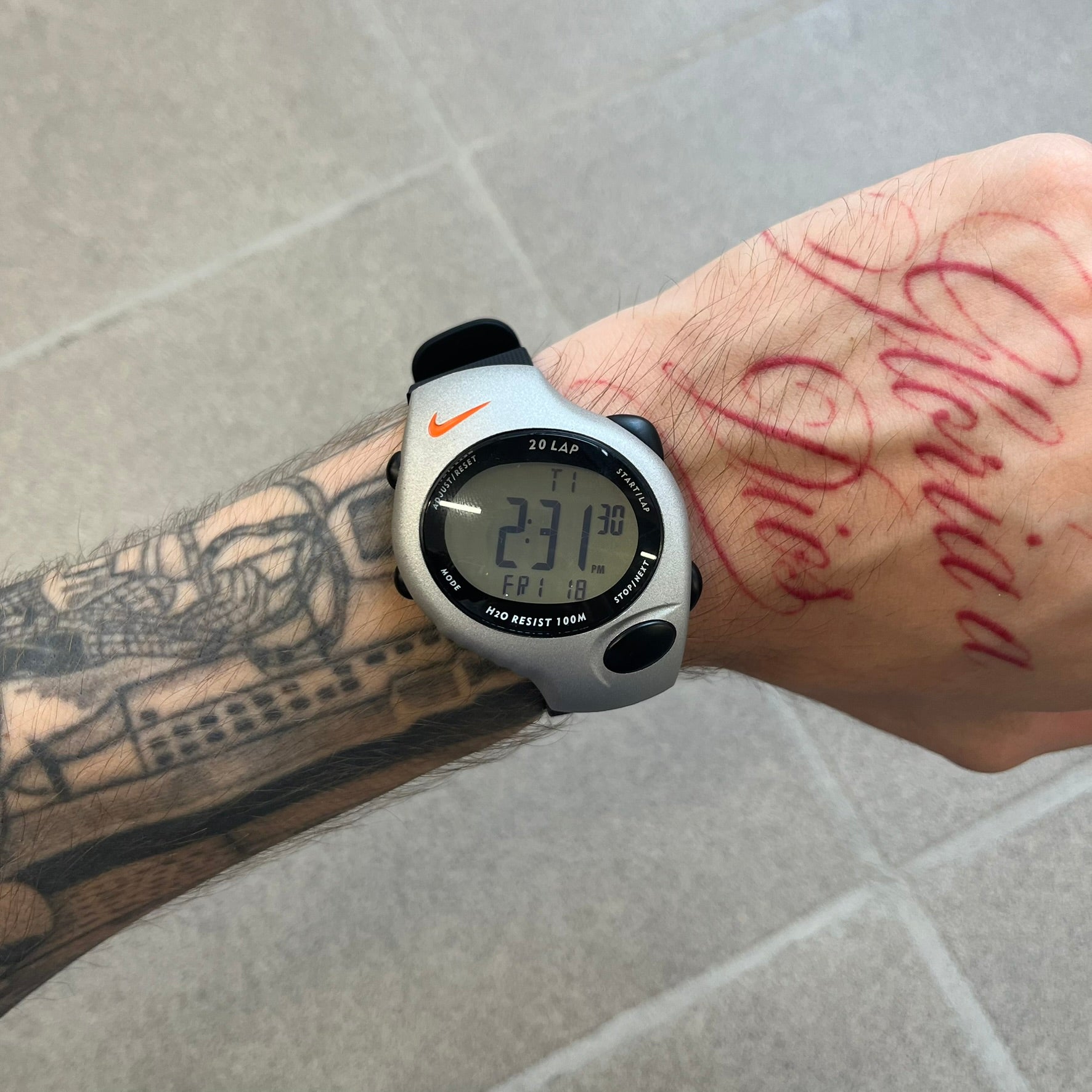 Nike Triax Regular 20 Silver Analog Watch – único13