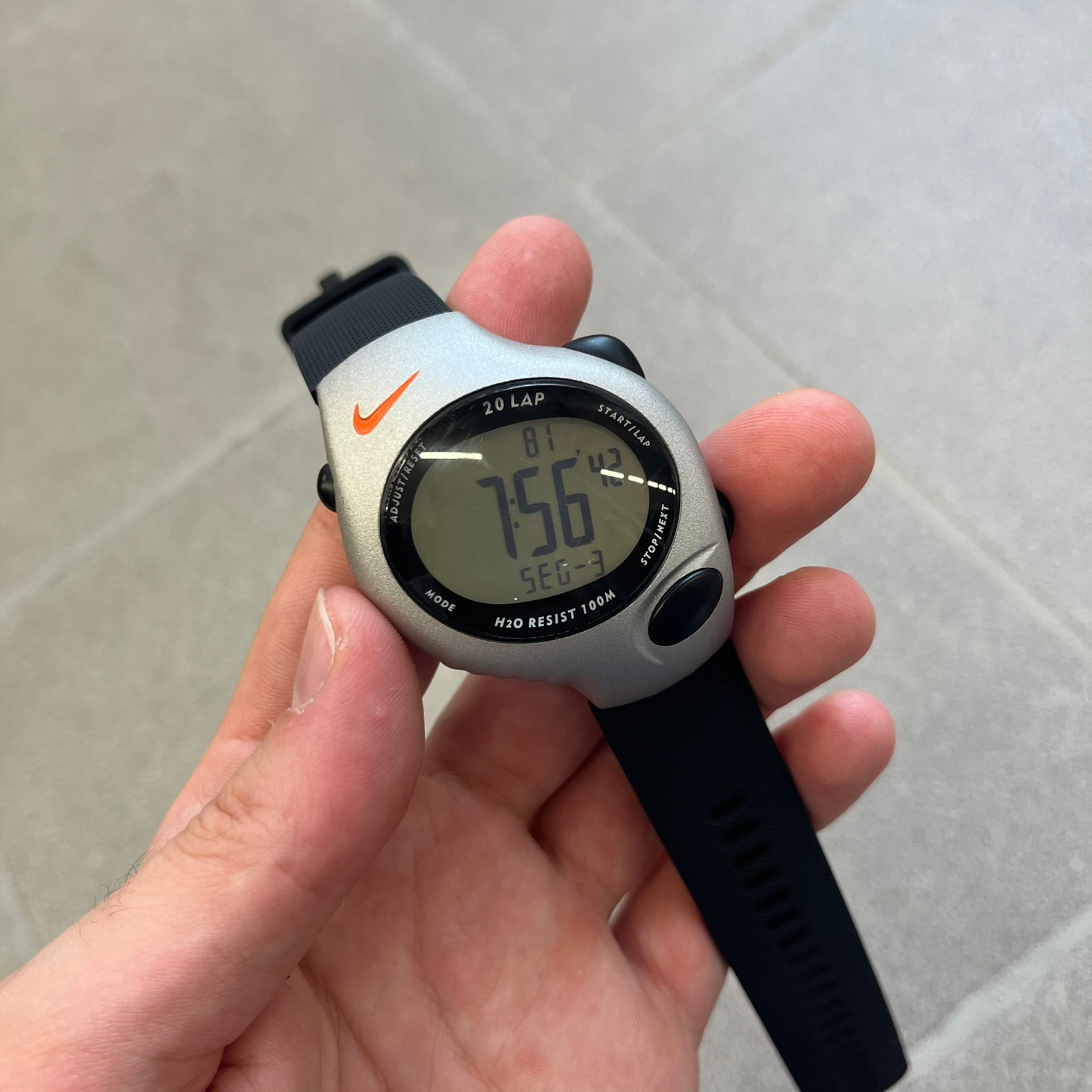 Nike Triax Regular 20 Silver Analog Watch – único13
