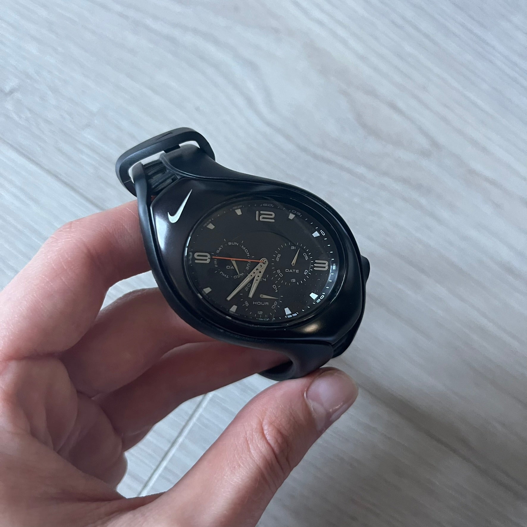 The Nike Triax Swift 3i WR0091 combines futuristic style with functionality. Fully blacked-out construction with silver accents, mineral crystal face and a striking oversized case. Includes day/date display and 100m water resistance. Comes with the original Nike Timing box/papers.