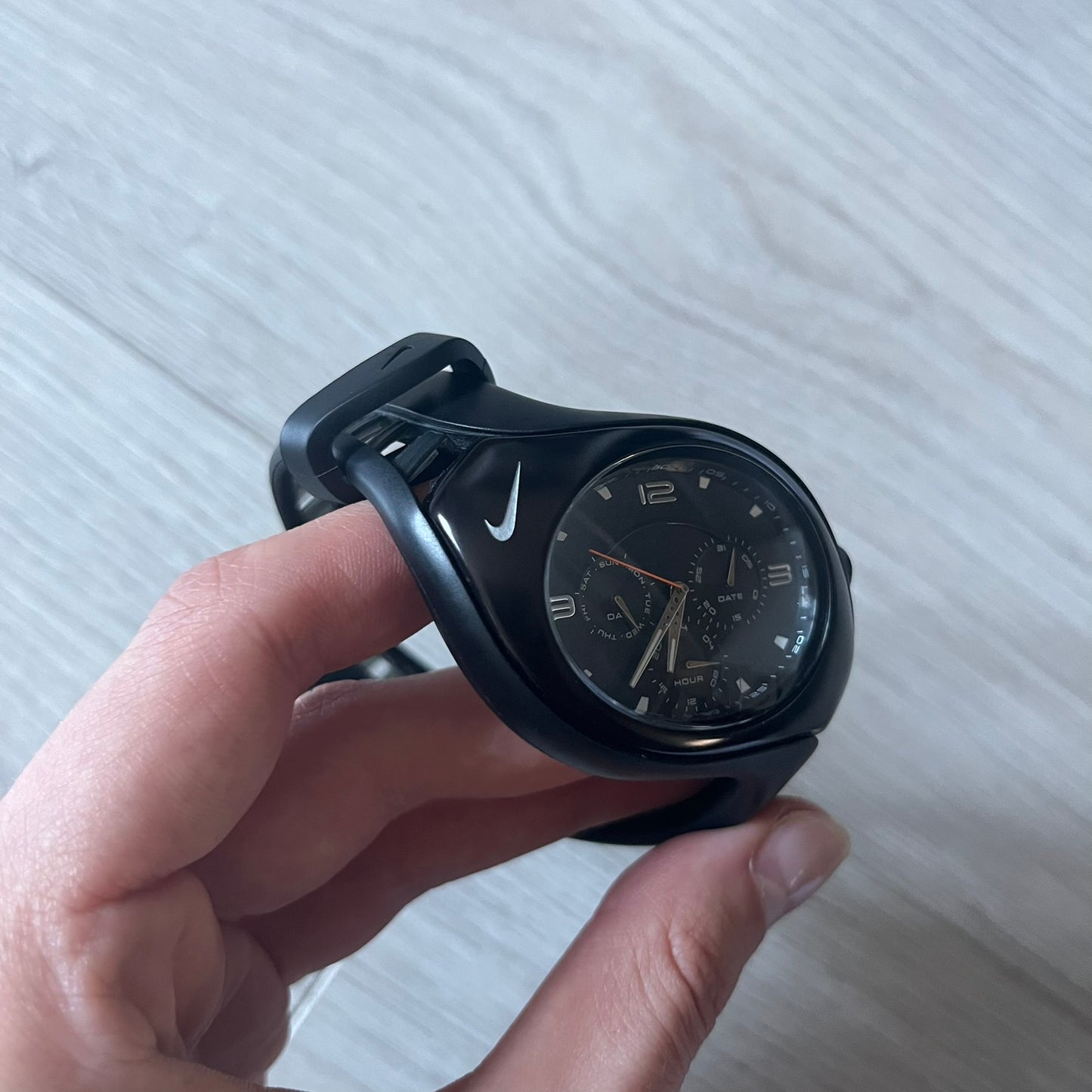 The Nike Triax Swift 3i WR0091 combines futuristic style with functionality. Fully blacked-out construction with silver accents, mineral crystal face and a striking oversized case. Includes day/date display and 100m water resistance. Comes with the original Nike Timing box/papers.