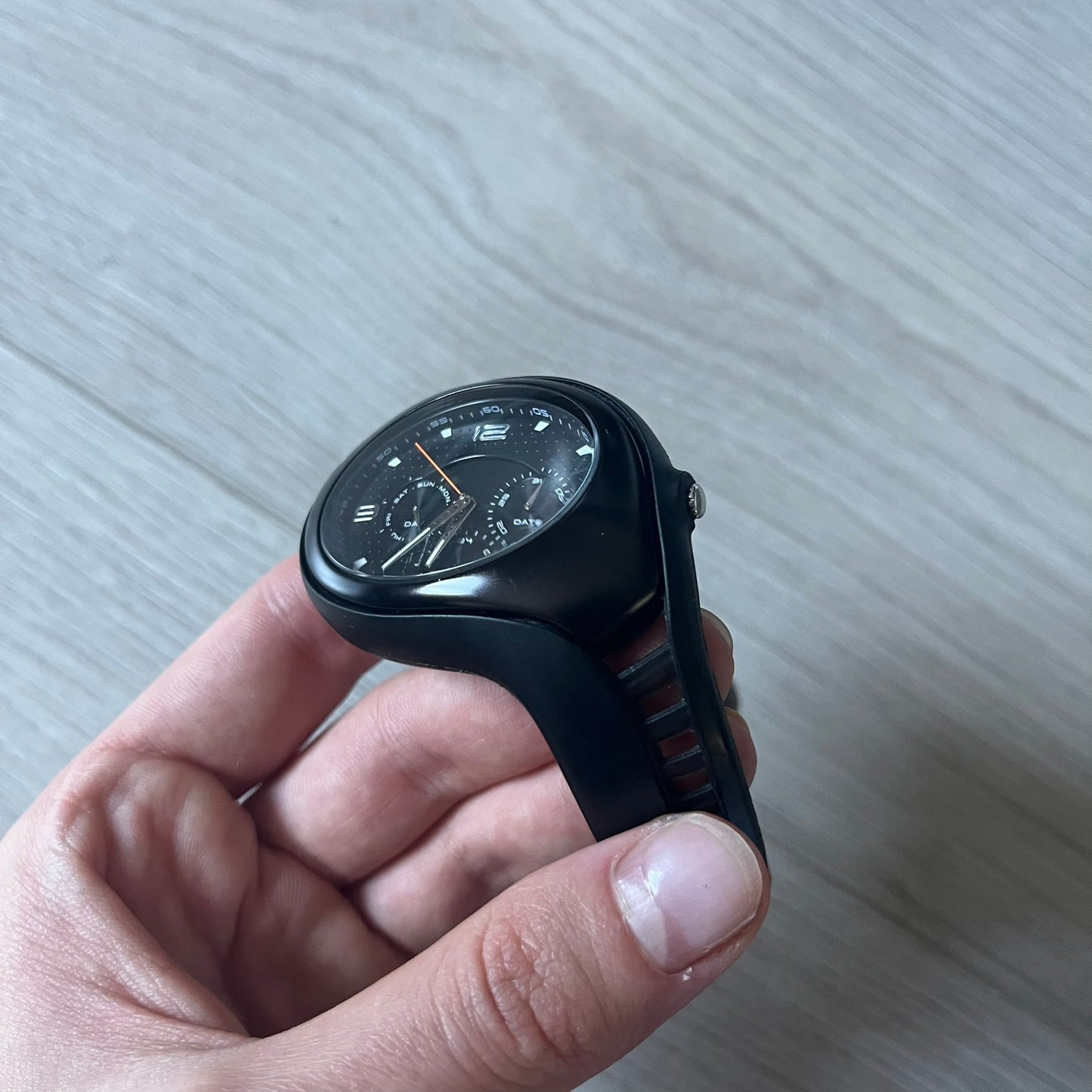 The Nike Triax Swift 3i WR0091 combines futuristic style with functionality. Fully blacked-out construction with silver accents, mineral crystal face and a striking oversized case. Includes day/date display and 100m water resistance. Comes with the original Nike Timing box/papers.