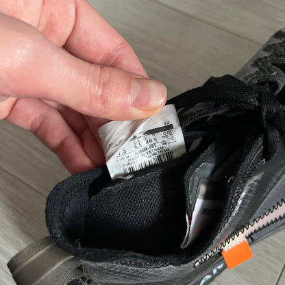 The Nike Zoom Fly Off-White Black Silver (AJ4588-001) reimagines Nike’s running silhouette through Virgil Abloh’s distinct Off-White lens. Built with a semi-translucent upper, black midsole, and bold white Swoosh, this 2018 release merges high-fashion design with advanced running technology.