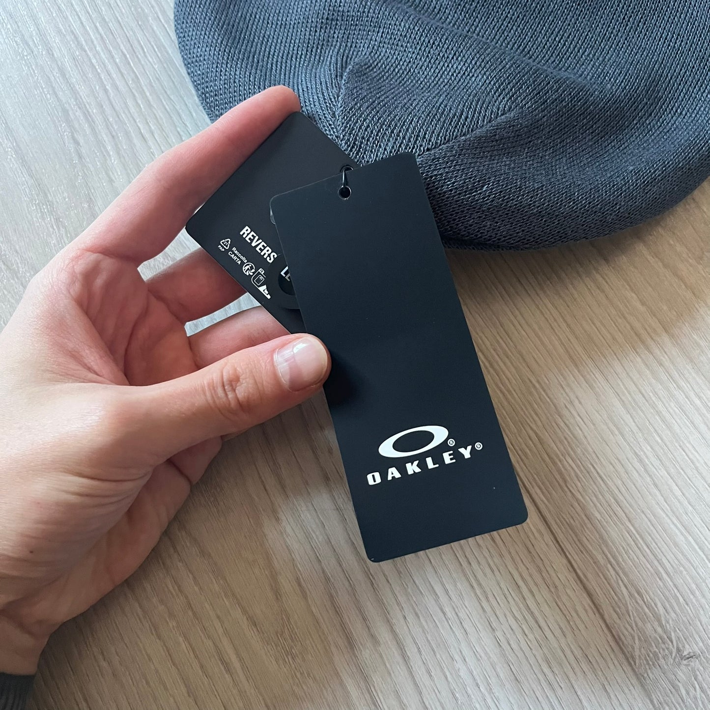 Oakley Ellipse Beanie Gray crafted from soft 100% acrylic fabric with a reversible two-sided build. Includes Oakley’s signature Center white ellipse logo on the front. Designed for casual wear and outdoor performance with reliable warmth and fit.