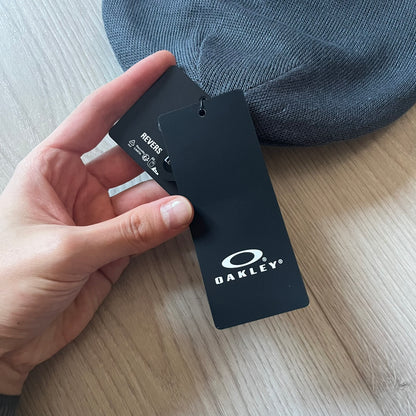 Oakley Ellipse Beanie Gray crafted from soft 100% acrylic fabric with a reversible two-sided build. Includes Oakley’s signature Center white ellipse logo on the front. Designed for casual wear and outdoor performance with reliable warmth and fit.