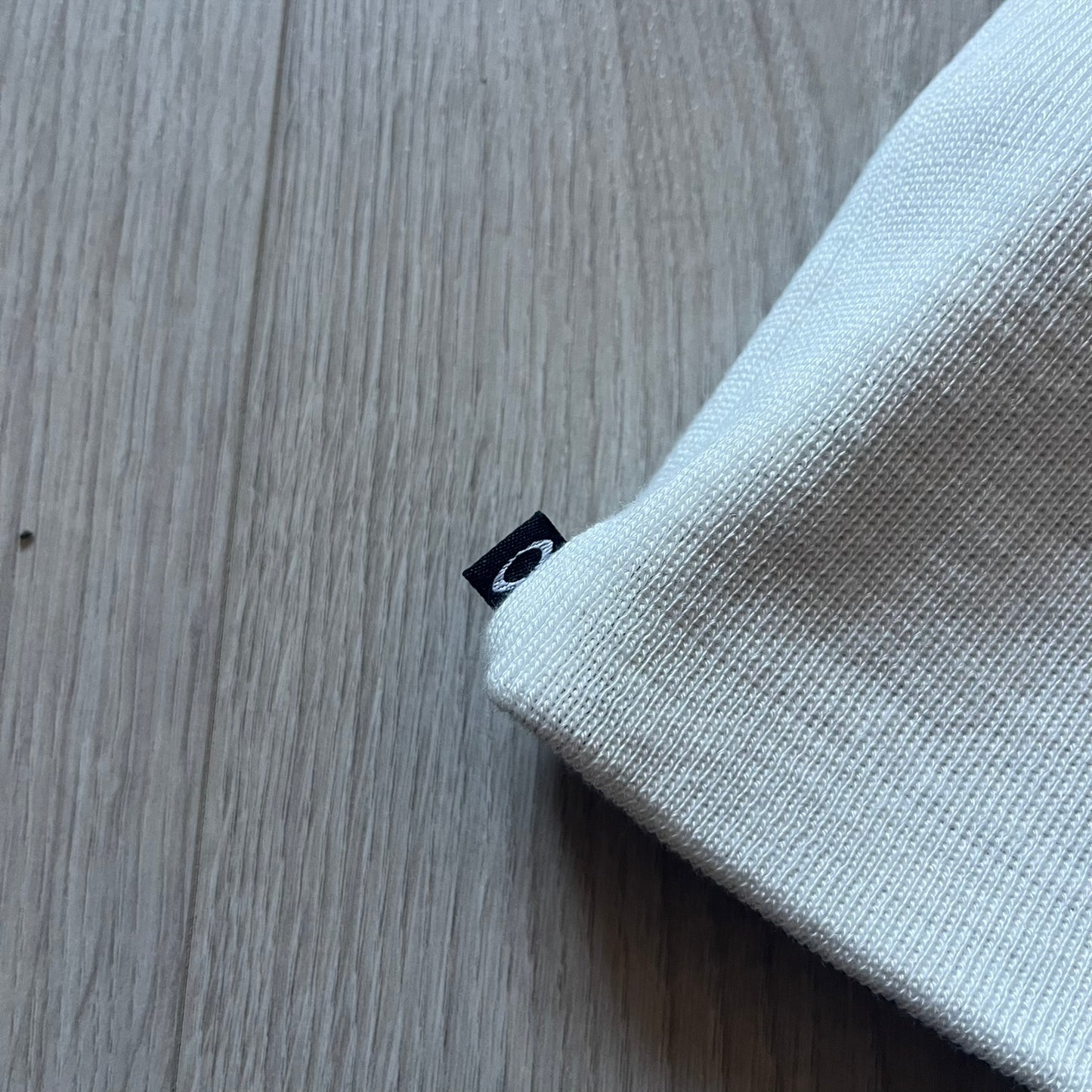 Oakley Ellipse Beanie Gray crafted from soft 100% acrylic fabric with a reversible two-sided build. Includes Oakley’s signature Center white ellipse logo on the front. Designed for casual wear and outdoor performance with reliable warmth and fit.