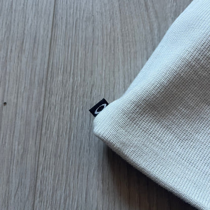 Oakley Ellipse Beanie Gray crafted from soft 100% acrylic fabric with a reversible two-sided build. Includes Oakley’s signature Center white ellipse logo on the front. Designed for casual wear and outdoor performance with reliable warmth and fit.