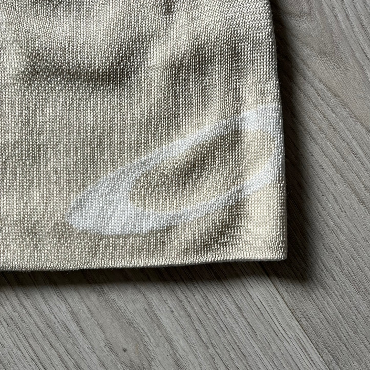The Oakley Side Ellipse Beige Beanie is made from soft 100% acrylic and features a white tilted O ellipse logo on the side. Designed with a reversible construction for versatile use in changing conditions. A practical and understated piece from Oakley’s performance headwear line.