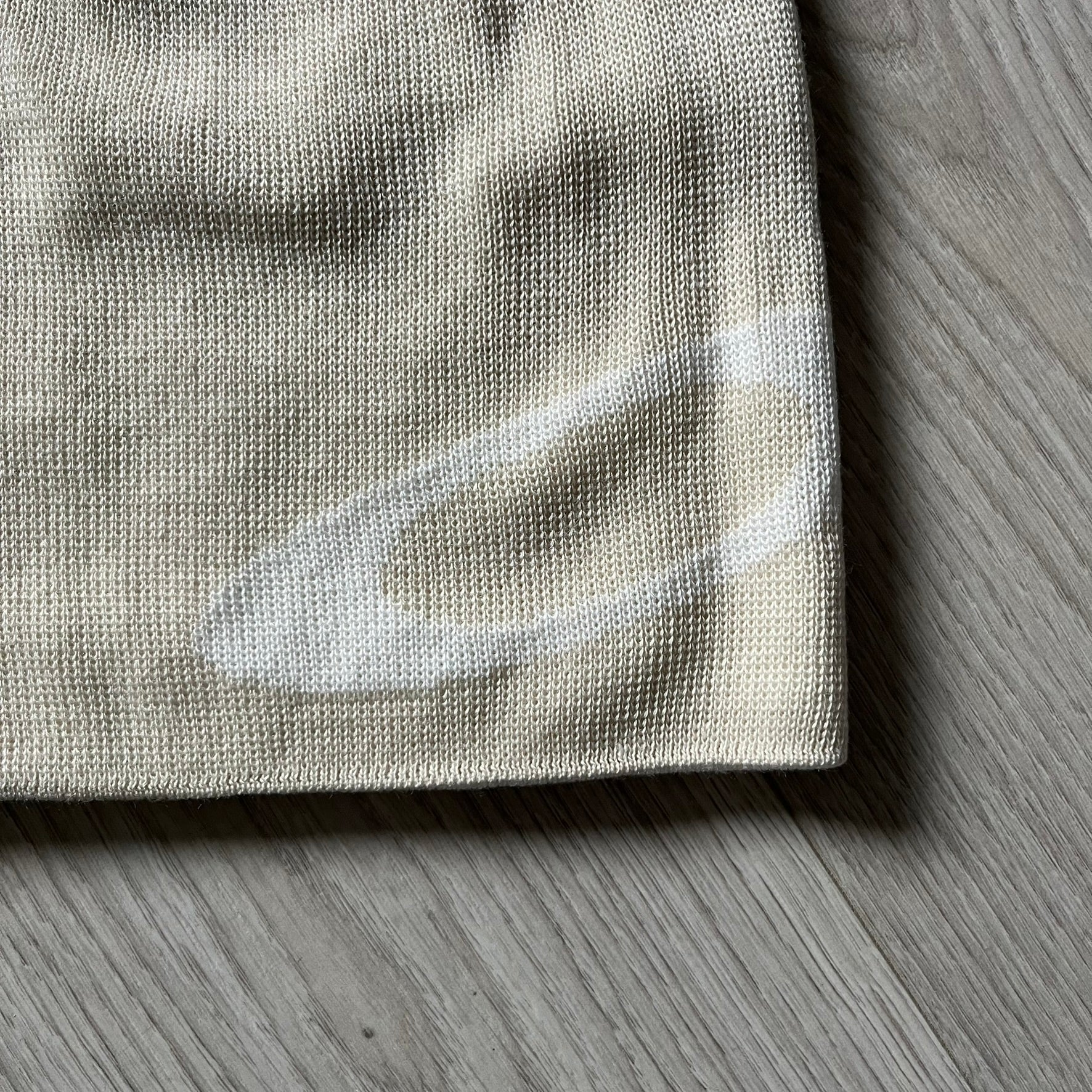 The Oakley Side Ellipse Beige Beanie is made from soft 100% acrylic and features a white tilted O ellipse logo on the side. Designed with a reversible construction for versatile use in changing conditions. A practical and understated piece from Oakley’s performance headwear line.