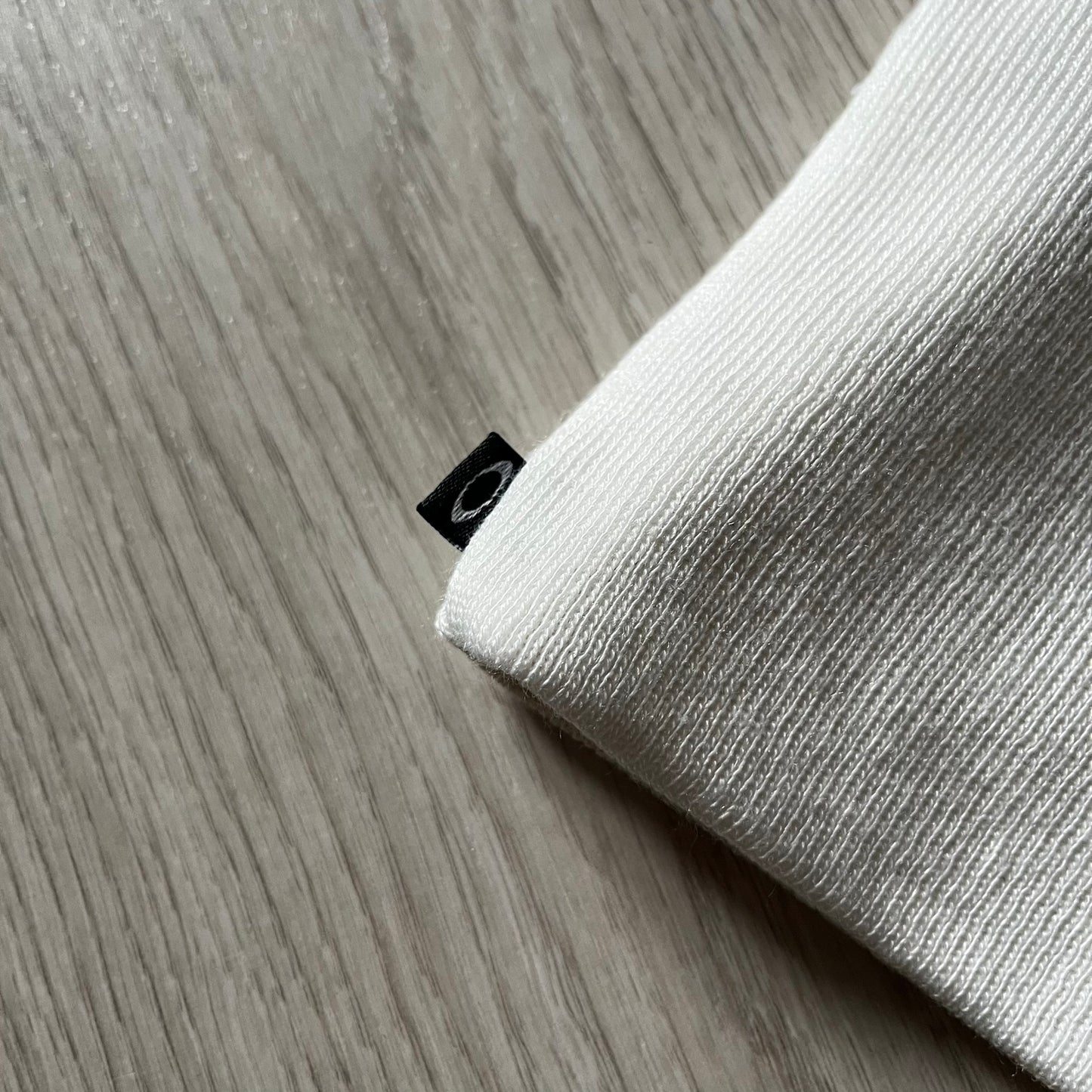 The Oakley Side Ellipse Beige Beanie is made from soft 100% acrylic and features a white tilted O ellipse logo on the side. Designed with a reversible construction for versatile use in changing conditions. A practical and understated piece from Oakley’s performance headwear line.