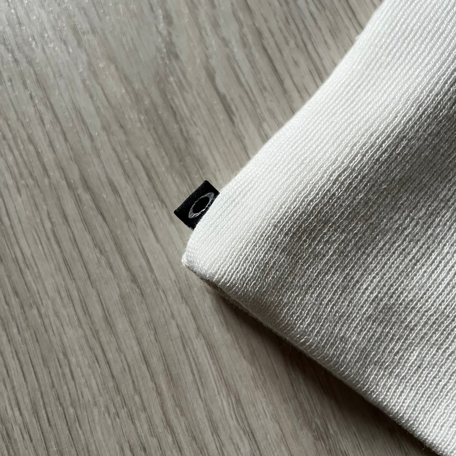 The Oakley Side Ellipse Beige Beanie is made from soft 100% acrylic and features a white tilted O ellipse logo on the side. Designed with a reversible construction for versatile use in changing conditions. A practical and understated piece from Oakley’s performance headwear line.