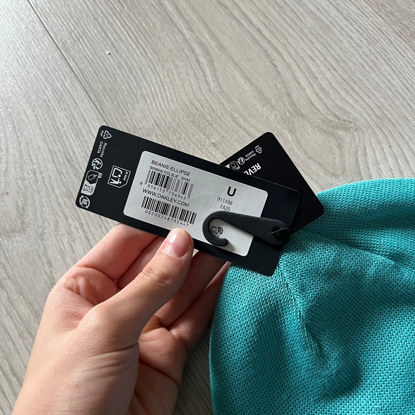 Oakley Turquoise Side Ellipse Beanie crafted from soft 100% acrylic fabric with a reversible two-sided build. Includes Oakley’s signature dark navy ellipse logo on the side. Designed for casual wear and outdoor performance with reliable warmth and fit.