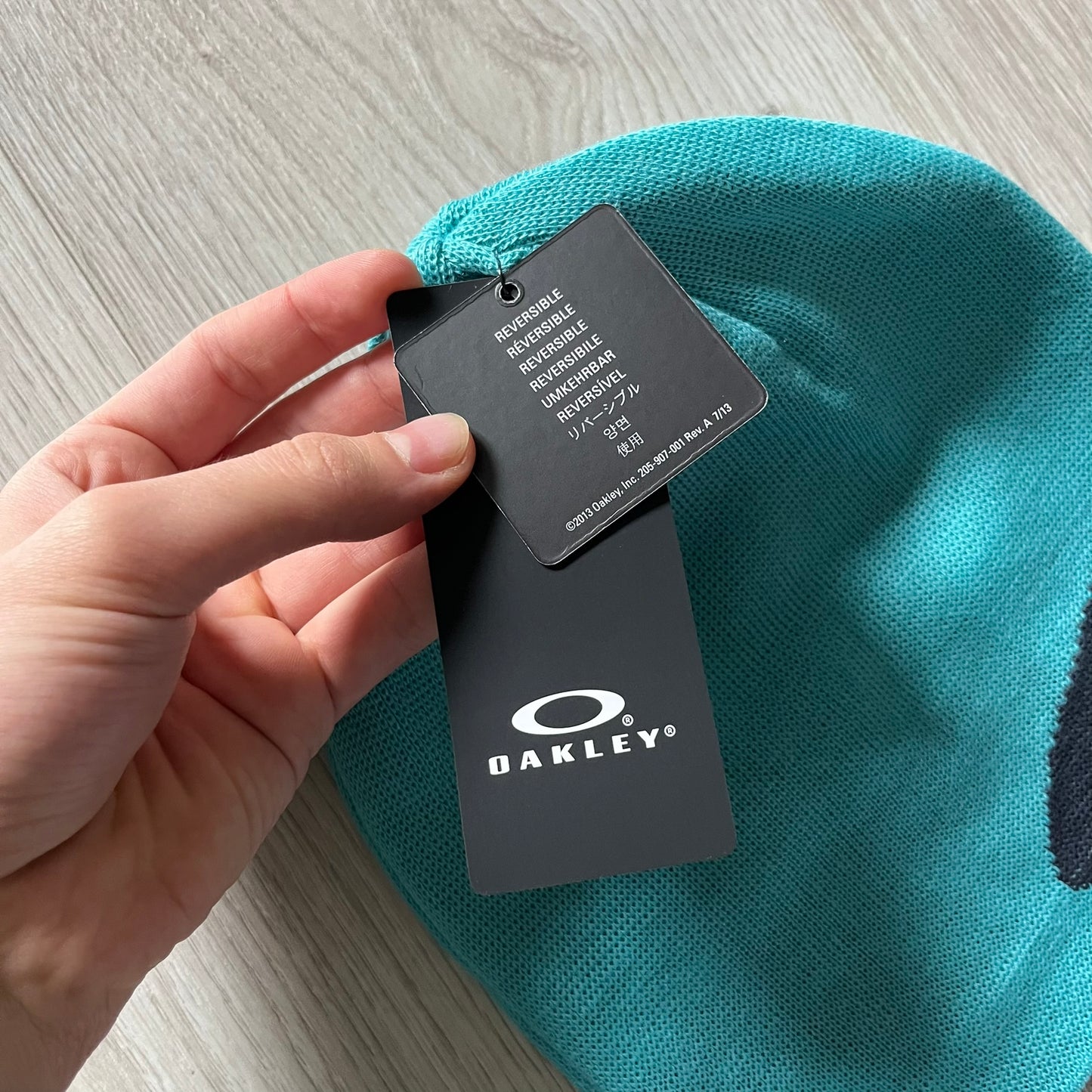 Oakley Turquoise Side Ellipse Beanie crafted from soft 100% acrylic fabric with a reversible two-sided build. Includes Oakley’s signature dark navy ellipse logo on the side. Designed for casual wear and outdoor performance with reliable warmth and fit.